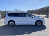 Used 2023 Chrysler Pacifica Touring-L image 6