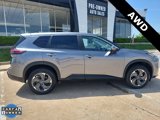 Used 2024 Nissan Rogue SV image 2