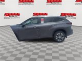 Used 2025 Toyota Highlander XLE image 6