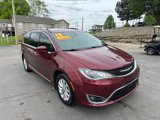 Used 2018 Chrysler Pacifica Touring-L Plus image 4