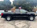 Used 2017 Nissan Titan SV image 3