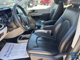 Used 2023 Chrysler Pacifica Touring-L image 2