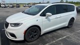 Certified 2021 Chrysler Pacifica Limited w/ S Appearance Package image 4