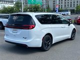 New 2025 Chrysler Pacifica Select image 2