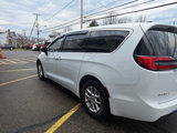 Used 2024 Chrysler Pacifica Touring-L image 5