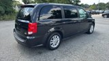 Used 2019 Dodge Grand Caravan SXT image 5