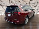Used 2022 Chrysler Pacifica Limited w/ Uconnect Theater Family Group image 5