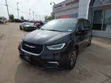 Used 2024 Chrysler Pacifica Select image 3