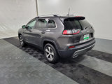 Used 2019 Jeep Cherokee Limited image 3