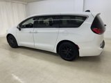 Used 2023 Chrysler Pacifica Touring-L image 3