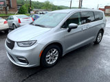 Used 2023 Chrysler Pacifica Touring-L image 2