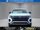 New 2025 Volkswagen Atlas Peak Edition SE image 2