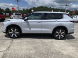 New 2025 Mitsubishi Outlander SE image 2