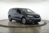 Used 2025 Chrysler Pacifica Select image 2