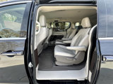 Used 2021 Chrysler Pacifica Touring-L image 6