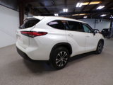 Used 2021 Toyota Highlander XLE image 5