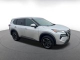 Used 2024 Nissan Rogue SV image 2