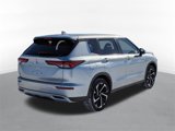 Used 2023 Mitsubishi Outlander SE image 3