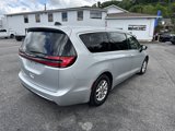 Used 2024 Chrysler Pacifica Touring-L image 5