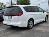 Used 2023 Chrysler Pacifica Touring-L image 3