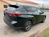 Used 2020 Toyota Highlander XLE image 2