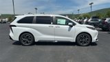 New 2025 Toyota Sienna Platinum image 3