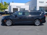 New 2025 Chrysler Pacifica Select image 2
