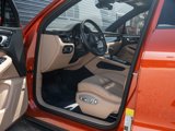 Certified 2025 Porsche Macan image 4