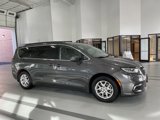 Used 2022 Chrysler Pacifica Touring-L image 2