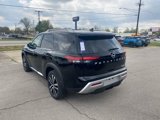 New 2025 Nissan Pathfinder Platinum image 4