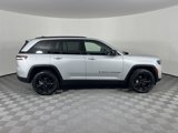 Used 2024 Jeep Grand Cherokee Altitude image 3