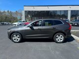 Used 2022 Volvo XC60 B5 Momentum image 2