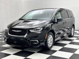 Used 2024 Chrysler Pacifica Touring-L image 4
