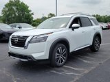 New 2025 Nissan Pathfinder Platinum image 2