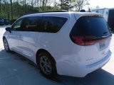 Used 2023 Chrysler Pacifica Limited image 3