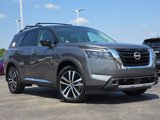 Used 2025 Nissan Pathfinder Platinum image 1