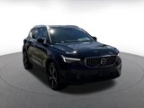Used 2024 Volvo XC40 B5 Core image 2