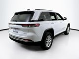 Used 2023 Jeep Grand Cherokee Laredo image 5