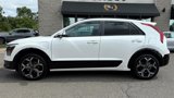 Used 2024 Kia Niro SX Touring image 2