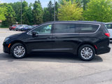 New 2025 Chrysler Pacifica Select image 4