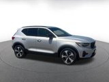 Used 2024 Volvo XC40 B5 Core image 2