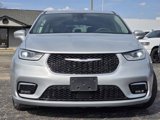 Used 2022 Chrysler Pacifica Touring-L image 2