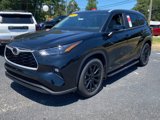 New 2025 Toyota Highlander XLE image 2