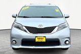 Used 2017 Toyota Sienna SE image 3