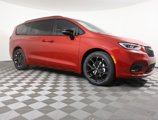 New 2025 Chrysler Pacifica Limited w/ Uconnect Theater Family Group image 3