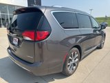 Used 2017 Chrysler Pacifica Limited image 3