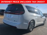 New 2025 Chrysler Pacifica Select w/ Uconnect Theater Family Group image 4