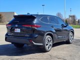 Certified 2021 Toyota Highlander XLE image 3
