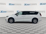 Used 2023 Chrysler Pacifica Touring-L image 5