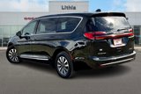 Used 2023 Chrysler Pacifica Limited image 3